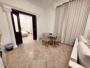 HARF22-101-01 1br apt in AD