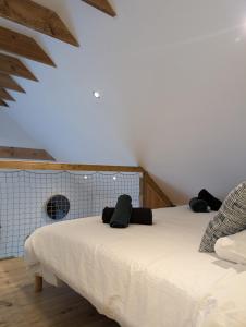 Maisons de vacances Gite Les Hortensias Les Jardins de Kerellec 20min de la mer jacuzzi et terrasse : photos des chambres