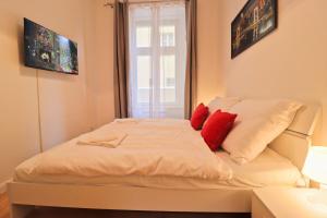 Spacious apartment in the center of Prague