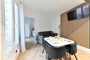 Modern apartment Paris Moulin Rouge