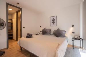 Amazing space steps from the metro