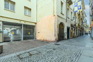 Accogliente alloggio nel pieno centro storico della città parcheggio in box privato incluso