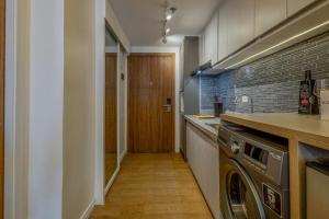 Stylish Luxe 1 Bedroom Suite Near NAIA - FREE HIGH SPEED WIFI