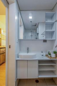 Stylish Luxe 1 Bedroom Suite Near NAIA - FREE HIGH SPEED WIFI