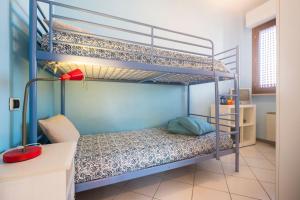 254 - Appartamento trilocale al 1 piano a Marcelli terrazzo vista mare, climatizzato SPIAGGIA INCLUSA
