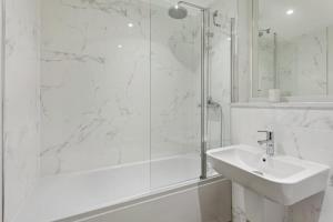 Contemporary 1BR Apartment with Amazing Views