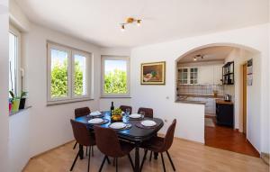 3 Bedroom Cozy Home In Brisevo