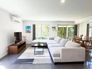 Coomera Comfort - Family Home Great for Play or Work, mins to Coomera Westfield n Theme Parks - Ormeau