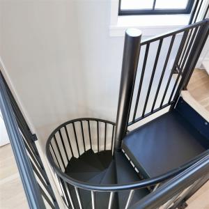 The Chic Carriage house in Shaw Sleeps 2