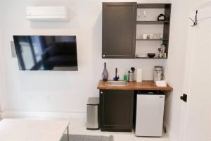 Curious Carriage Rooftop in Shaw