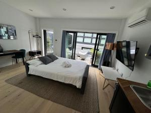 Curious Carriage Rooftop in Shaw