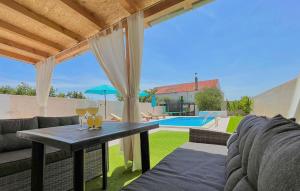 4 Bedroom Pet Friendly Home In Rupalj 