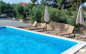 1 Bedroom Nice Apartment In Jezera