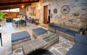 Maisons de vacances Amazing Home In Chassiers With Wifi : photos des chambres