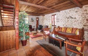 Maisons de vacances Amazing Home In Chassiers With Wifi : photos des chambres