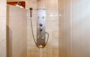 Maisons de vacances Amazing Home In Chassiers With Wifi : photos des chambres