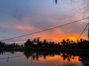 Laoxao Lakeview Homestay