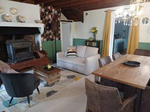 Maisons de vacances GITE LA BELLE St FLI : photos des chambres