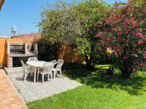 Casa de Piedra - a 2 cuadras del mar - solo familias