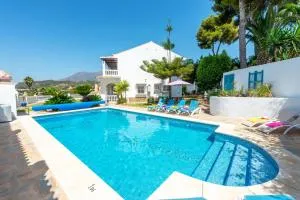 Villa Holivista Elegant 4-Bedroom Spanish Villa in Estepona - Estepona