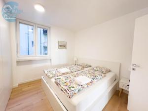 Blue Life 3b Tirabora Short Rent