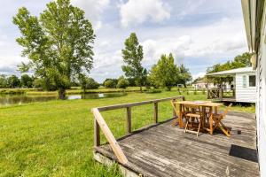 Campings L-heberge du lac d-Isachris mh3 : Chambre Triple avec Douche