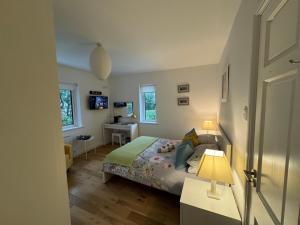 Elm Grove, Family Room