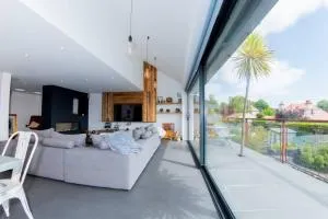 Escape To Coastal Bliss - Sea Views - Kingsgate