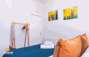 Cunningham by CENTRAL SERVICED APARTMENTS - 2 Bedrooms - Modern - Unique Touches - Free Street Parking - Fully Equipped - 10 Minute Walk to City Centre - Short & Long Term Stays Available