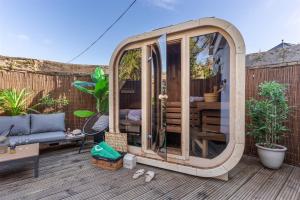 5 min walk to beach with parking and private sauna - 4hvězdičkové hotely ve městě Falmouth