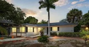 St Pete heated pool hot tub 5 min to the beach - Oakhurst Shores