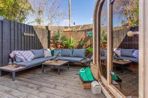 5 min walk to beach with parking and private sauna