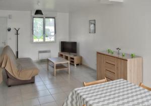 Maisons de vacances Maison de charme a Saint-Laurent-sur-Mer, vue sur mer et jardin : photos des chambres