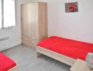 Maisons de vacances Maison de charme a Saint-Laurent-sur-Mer, vue sur mer et jardin : photos des chambres
