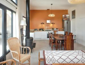 Maisons de vacances Maison spacieuse a Soulac-sur-Mer avec jardin : photos des chambres