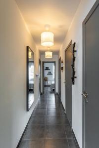 Modern apartment 10min Mons