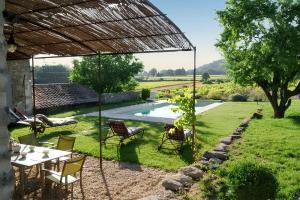 Villa spacieuse à Oppède avec piscine et vue imprenable