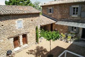 Villa spacieuse à Oppède avec piscine et vue imprenable