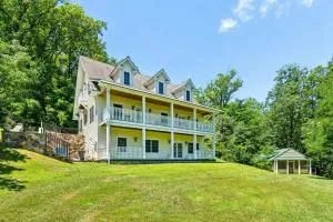 Spacious Home with Foosball PingPong and Gym - Etlan