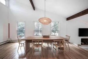 East Hampton Home with Fire Pit - مونتوك