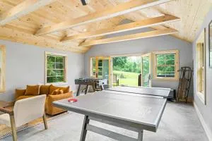 Historic Cottage w Brand New Hot Tub and Game Room - 索尔兹伯里