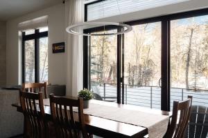 Riverfront Patio - Hot Tub - Luxe Silverthorne