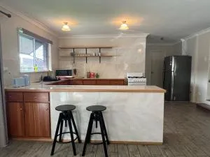 Cute Cottage Home - Vintage Charm & Great Location at Slacks Creek, Close to Logan Central & M1 - Marsden