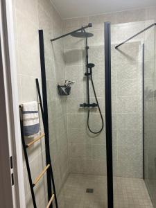 Studio neuf avec terrasse