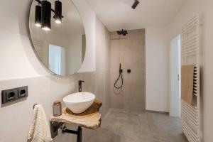 Bright Suite I Sauna I TV I Kitchen