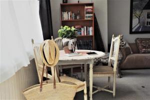 Hampton Court Grand Snug Sleeps 6 - Palace walk