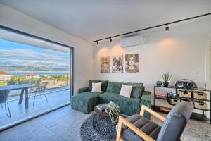 Bura Breeze - Sea-View Garden Apartment