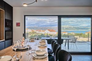Bura Breeze - Sea-View Garden Apartment