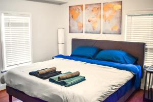 Spacious Cozy Retreat, Sleeps 10, Near NYC & EWR