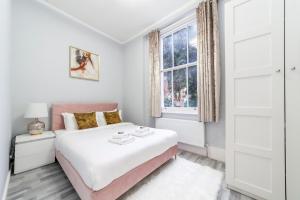 Vibrant 2 BR flat in Victorian house, Earls Court